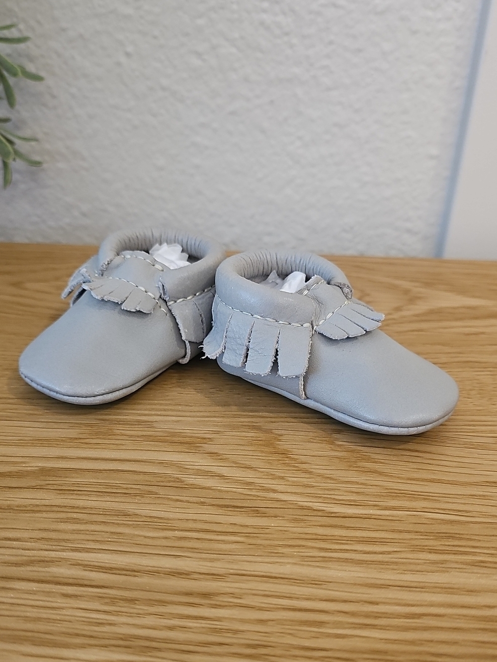 Freshly Picked Leather Fringe Moccasins - Light Gray Dove - Size 0 Newborn